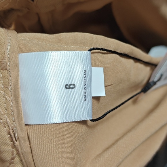 EXPRESS NWT Super High Rise Stylist Tan Scalloped And Pleated Shorts Size 6 - Picture 4 of 16